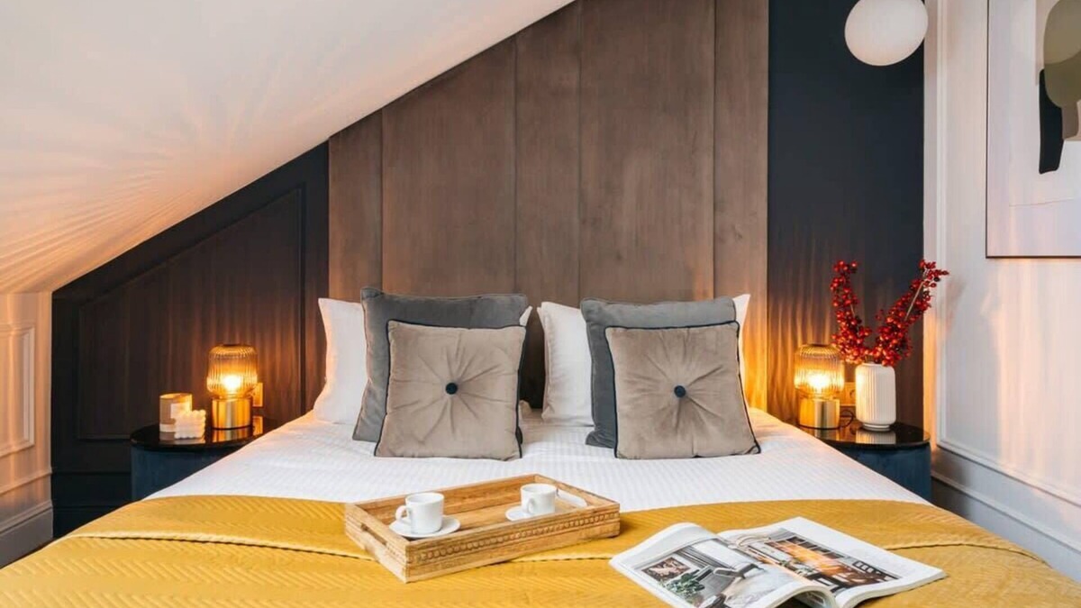 Stare Miasto Apartment | Deluxe duble room with a view of the Old Town