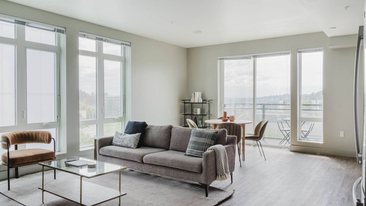 Squire Park Apartment | Deluxe First Hill 2BR w/Gym, BBQ & Rooftop Lounge, by Blueground