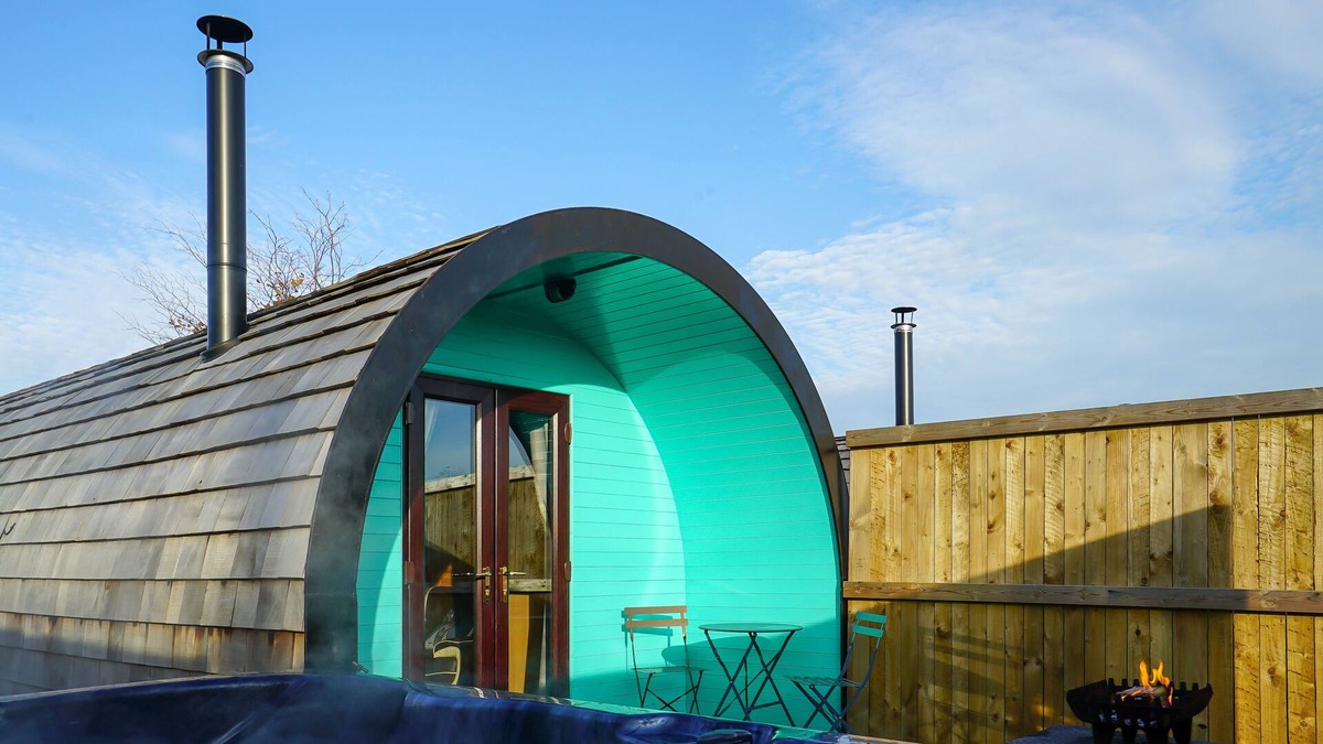 Frodsham Ski Chalet | Deluxe Glamping Pod with Hot Tub in Frodsham