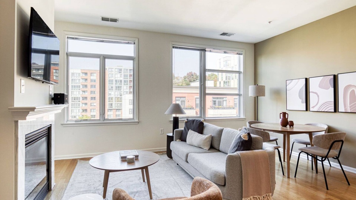 Hoboken Apartment | Deluxe Hoboken 2BR w/ W/D, Gym & Pool, nr UN