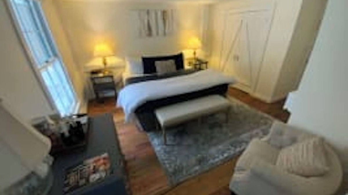 West Dover Resort | Deluxe King- 2nd floor in Historic Inn
