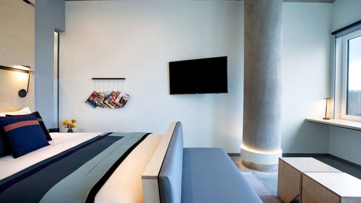 River North Art District Hotel | Deluxe King Mountain View: The Source Hotel, Pool & Artisanal Sourdoughs