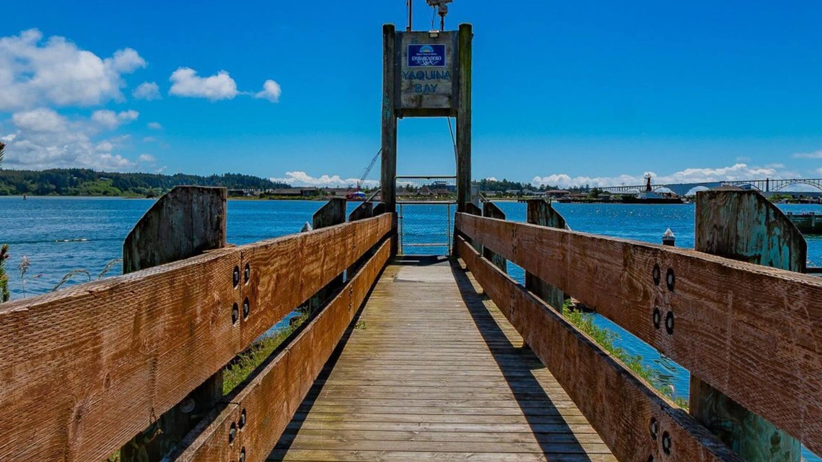 Newport Apartment | Deluxe King Room with Balcony & Marina Access