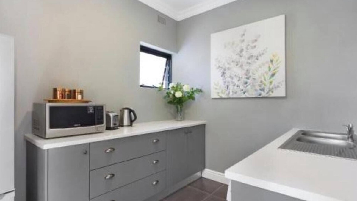 Lakeside Apartment | Deluxe King Suite