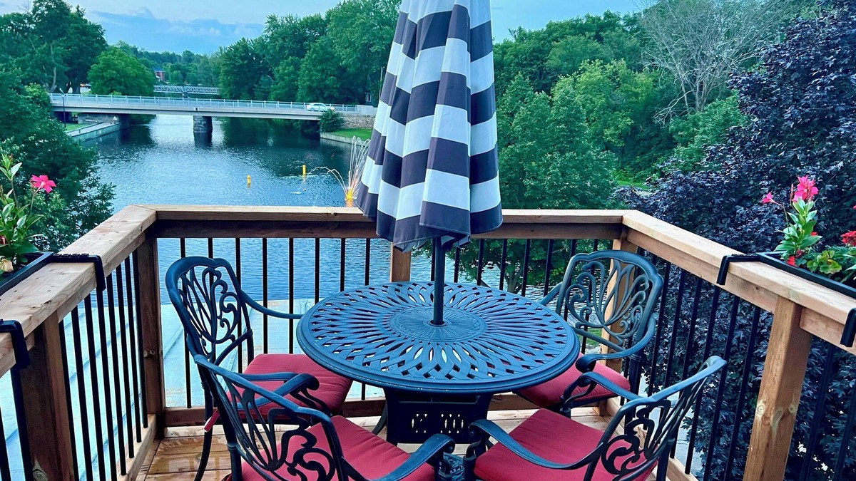 Perth Apartment | Deluxe Loft with Stunning Terrace and View of Tay Basin and Fountain