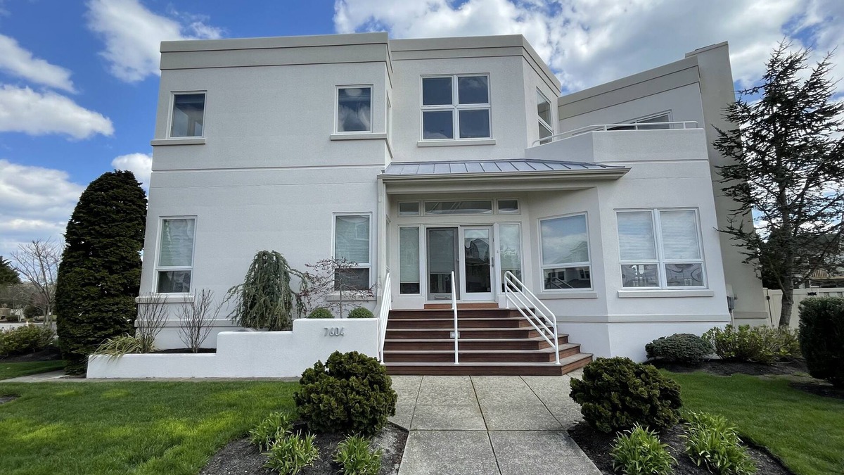 Margate City House | DELUXE Margate Beach Home with POOL, JACUZZI, & Spectacular Bay View - Sleeps 12