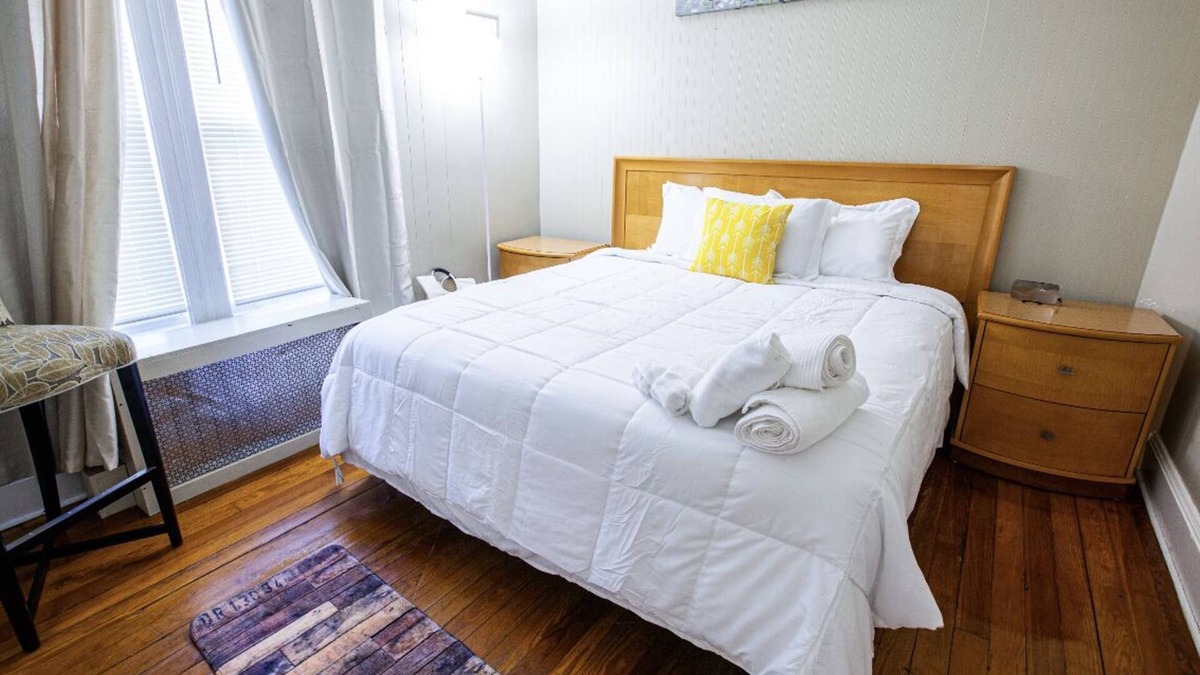 Waterbury Apartment | Deluxe Master Stay. Office Space. Close To All Essentials & Highways.