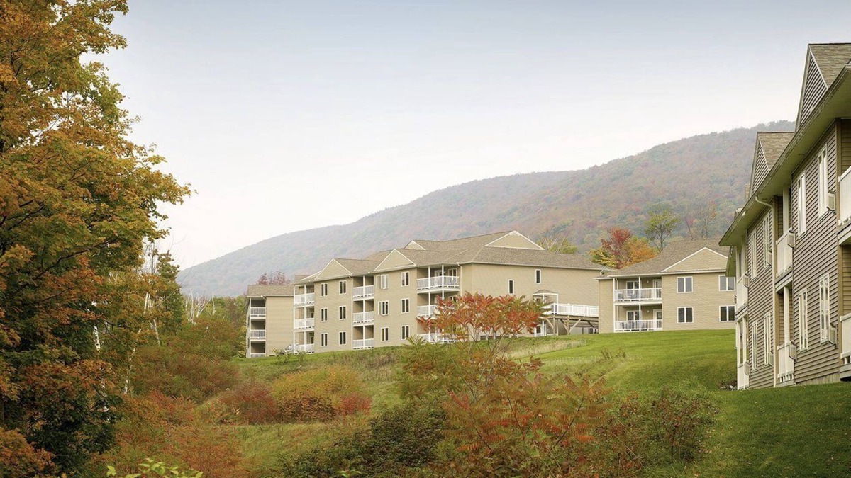 Hancock Resort | Deluxe One Bedroom and One Bathroom with Full Amenities