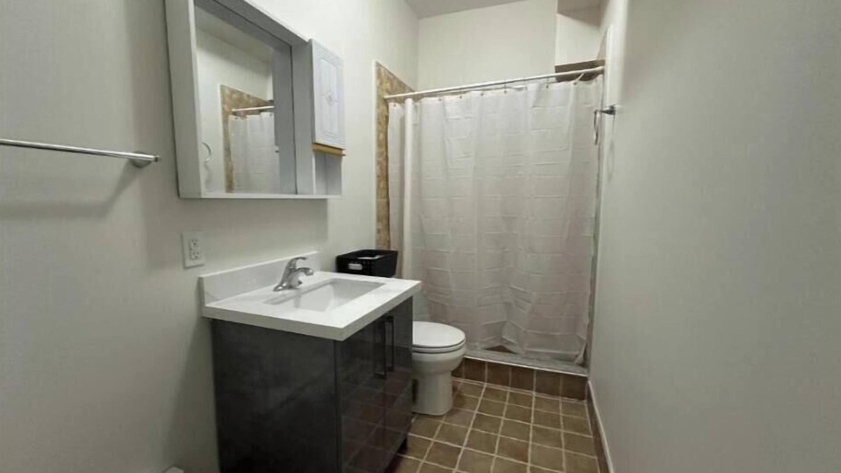 Durham Region Apartment | Deluxe One-Bedroom Apartment with City View