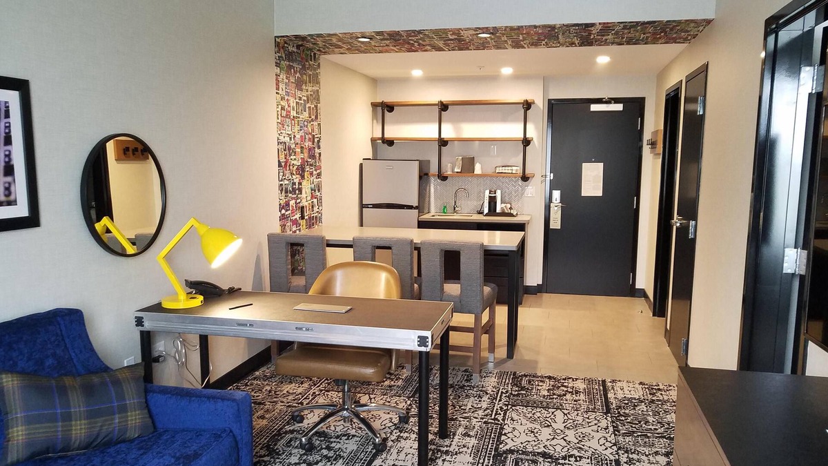 Lititz Hotel | Deluxe Queen Beds (2) - Backstage Vibe, Lancaster Charm - Free Wifi -Indoor Pool