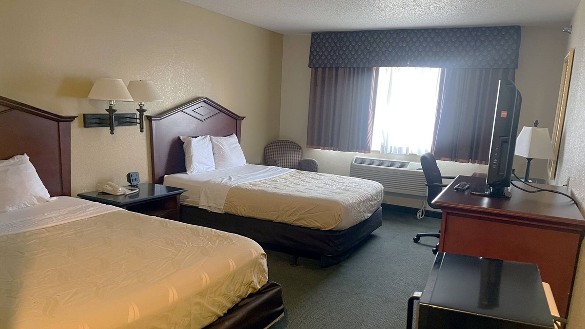 Eagan House | Deluxe Queen Room with Two Queen Beds - Non-Smoking