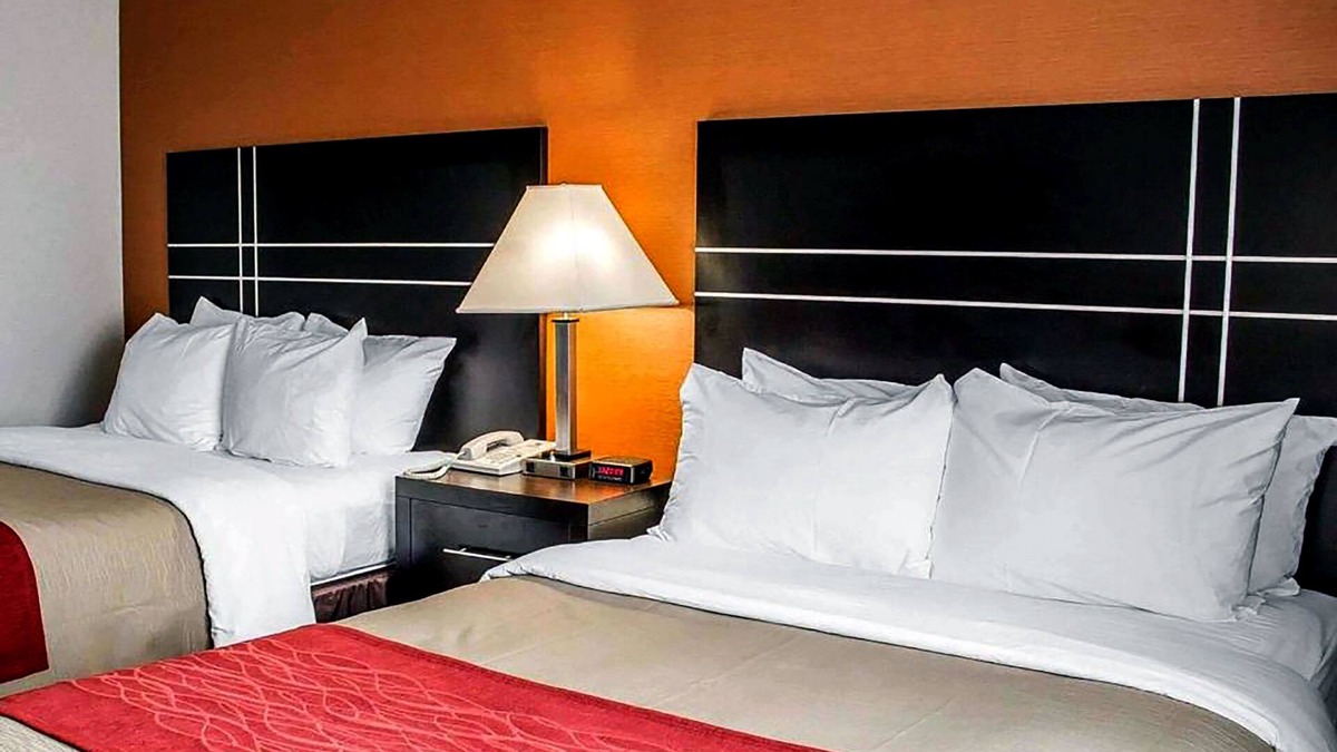 Columbus House | Deluxe Queen Room with Two Queen Beds - Non-Smoking