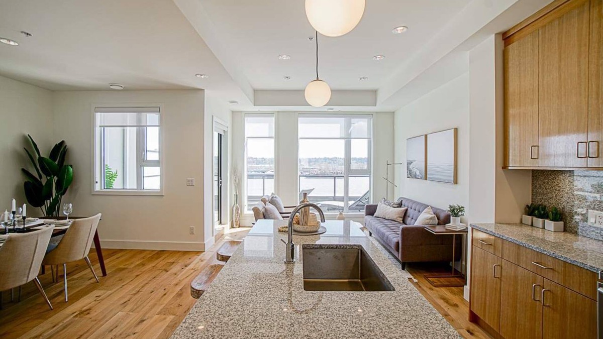 Downtown New Westminster House | Deluxe River View 2 Bedroom Townhome 3 Mins to Columbia Sky Train and Pier Park