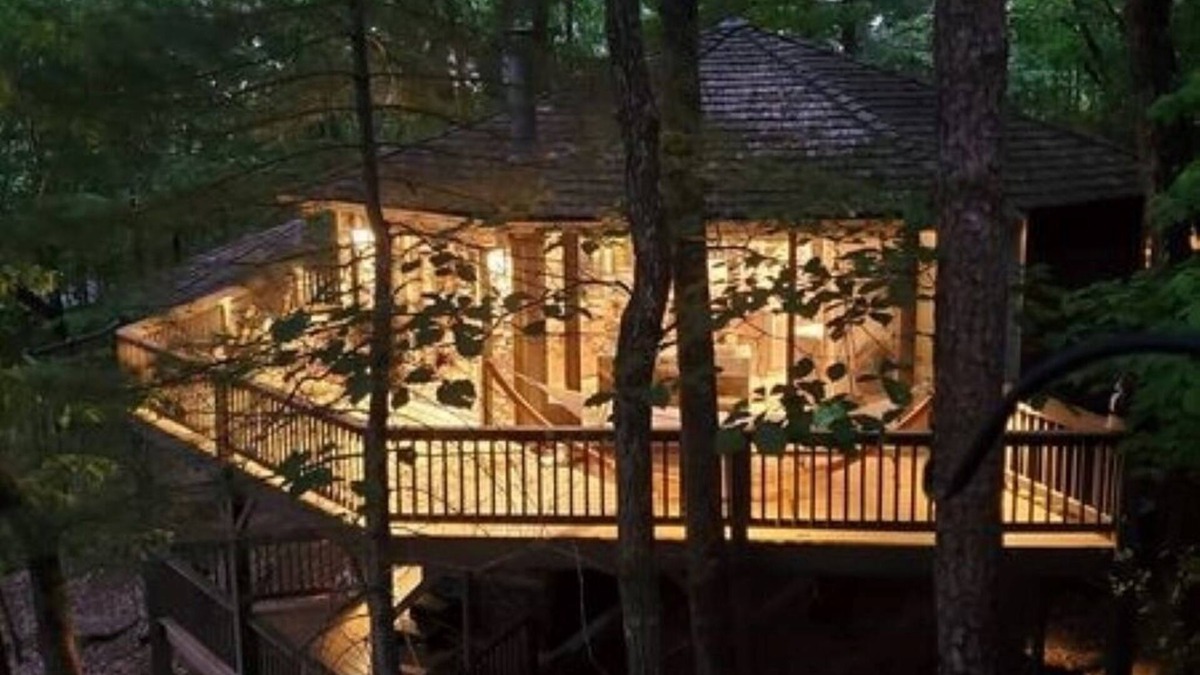 Big Canoe Cabin | Deluxe Romantic Couples Retreat inside Big Canoe with Hot Tub!