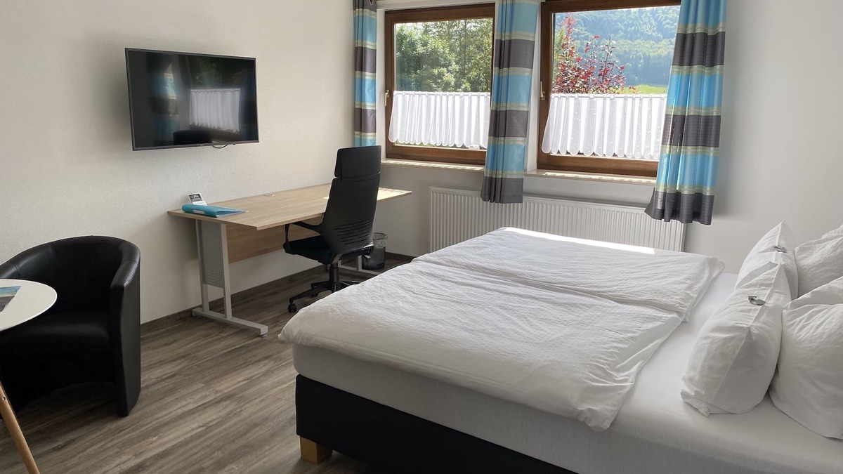 Pfeffingen Apartment | Deluxe room 2, 34sqm, 1st floor, with terrace, max. 2 persons