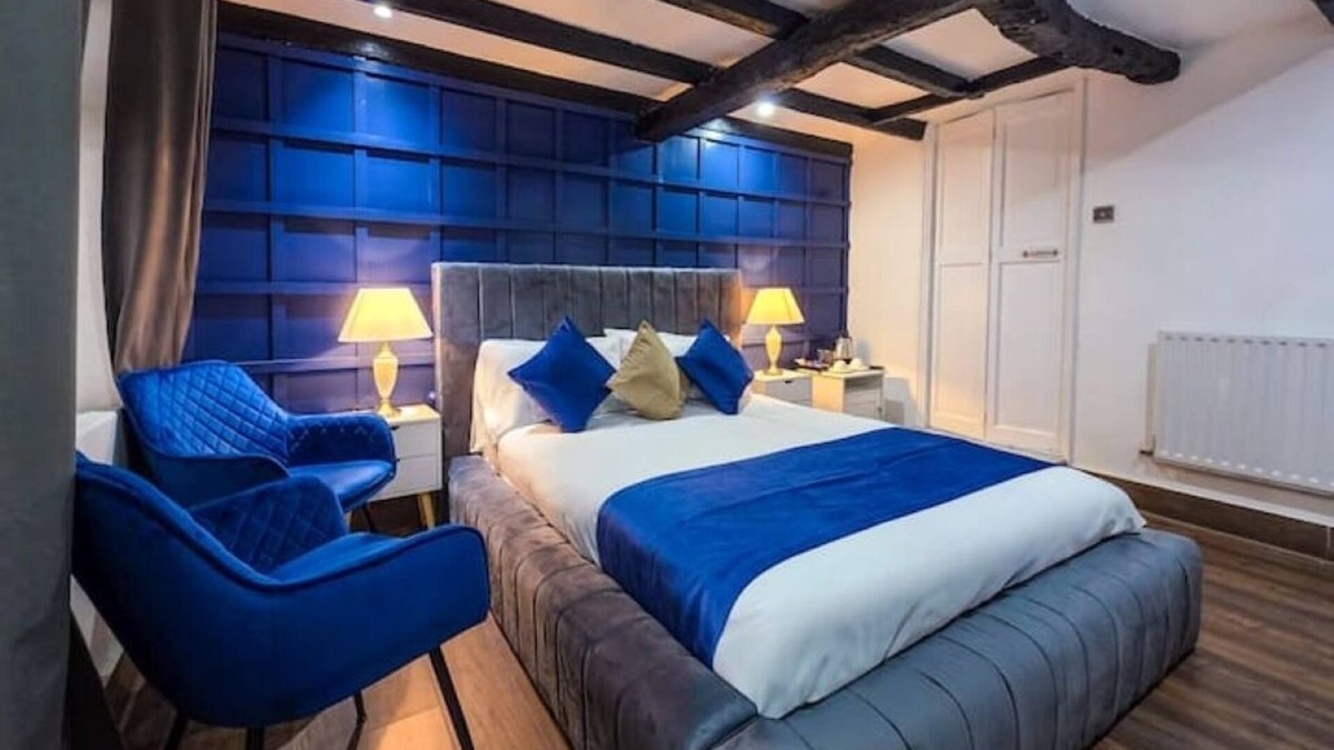 Stotfold Bed & Breakfast | Deluxe room at Courtyard Lodge 7