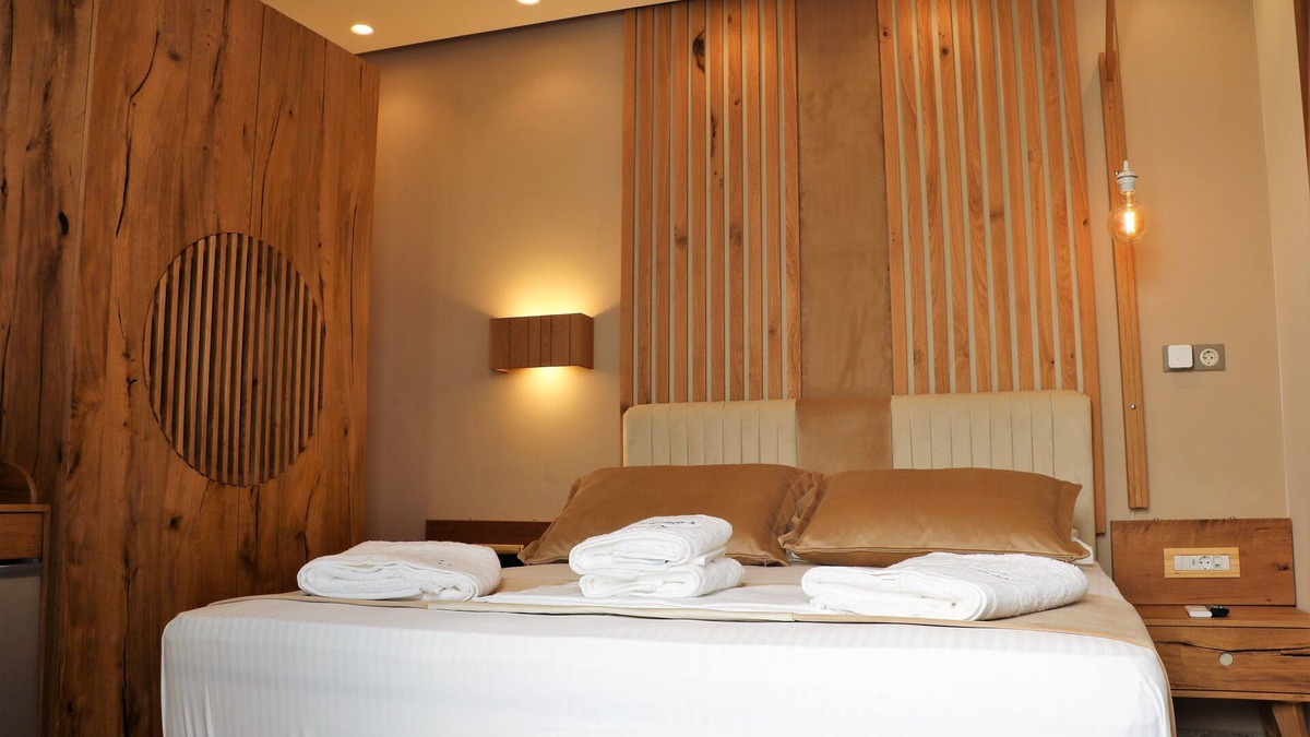 Adamas House | "Deluxe" Room in Adamas