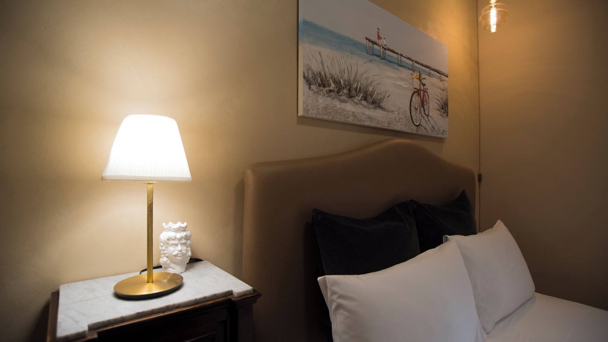 Cibali Apartment | Deluxe room with private bathroom.