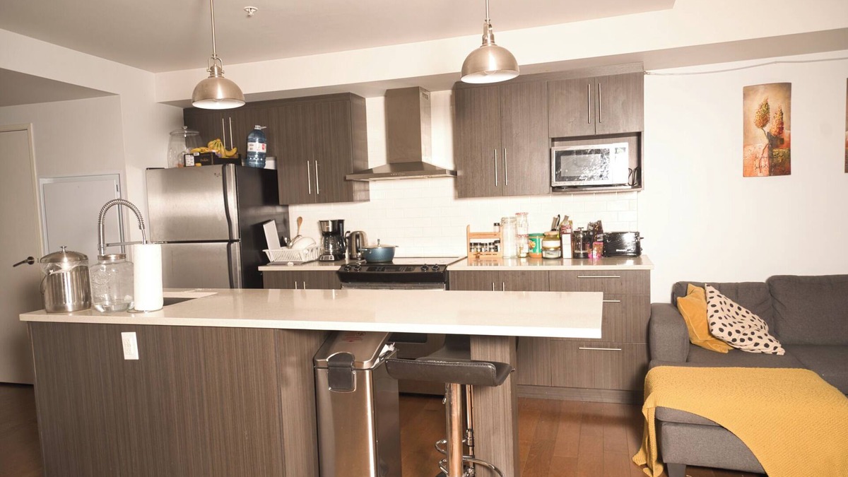 Ledbury - Heron Gate - Ridgemont - Elmwood Condo | Deluxe room with separate bathroom