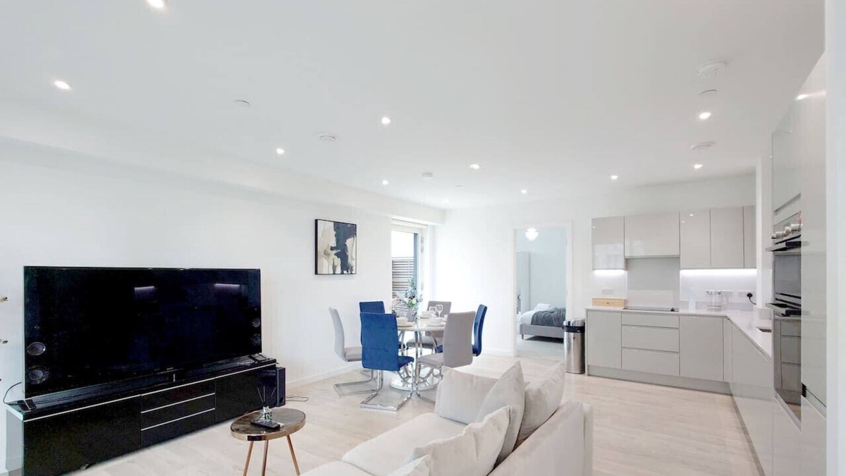 Canning Town South Apartment | Deluxe Serviced Three Bed Apartment