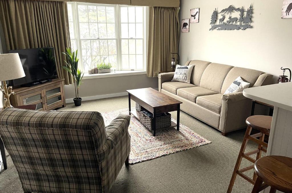 Hancock Apartment | Deluxe Ski On Off 1BR Suite Sleeps 4 on Jiminy Mtn