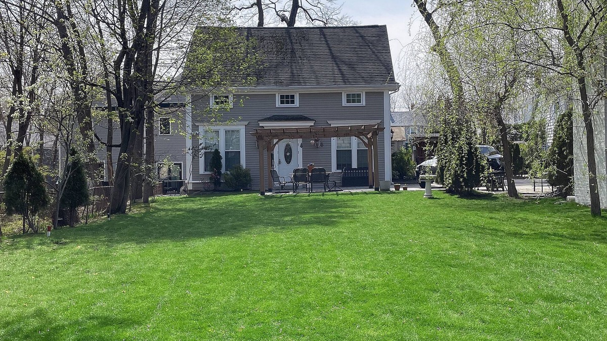 West Newton House | Deluxe Spacious 2-bedroom 2-story with gas fireplace Guest House