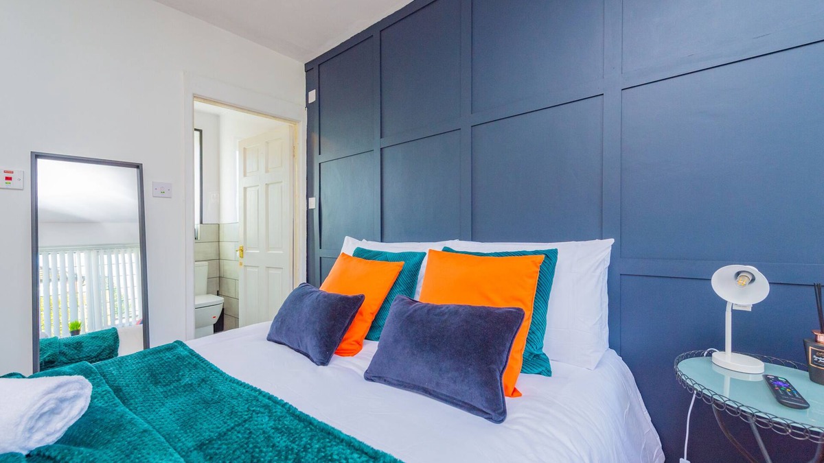 Heswall Apartment | Deluxe Studio Annexe - En-Suite Shower - Heswall