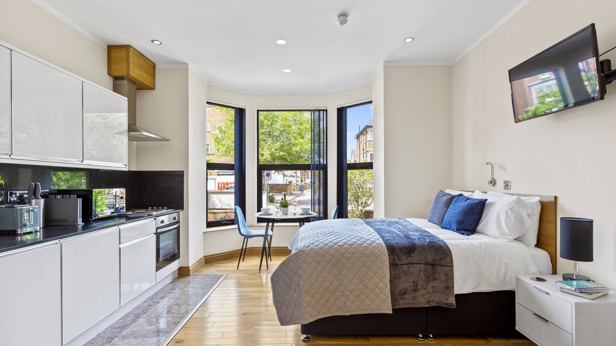 West Bridgford Apartment | Deluxe Studio Apartment with Free Parking and Wi-Fi