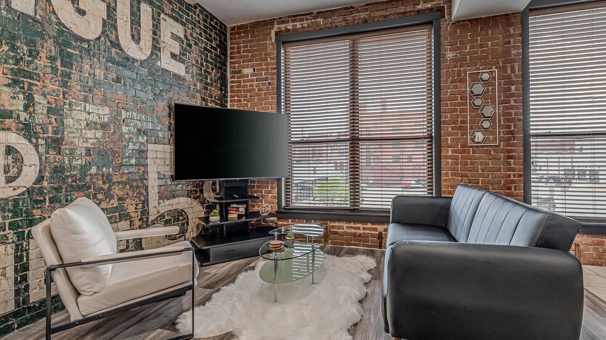 Bartlesville Apartment | Deluxe Studio in Historic Downtown Building!