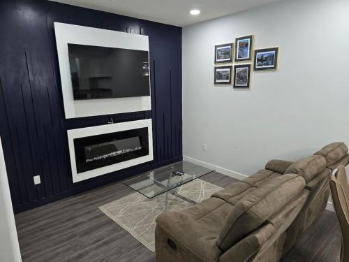 Northeast Edmonton Apartment | Deluxe Suite-2 Bedrooms with Full Kitchen