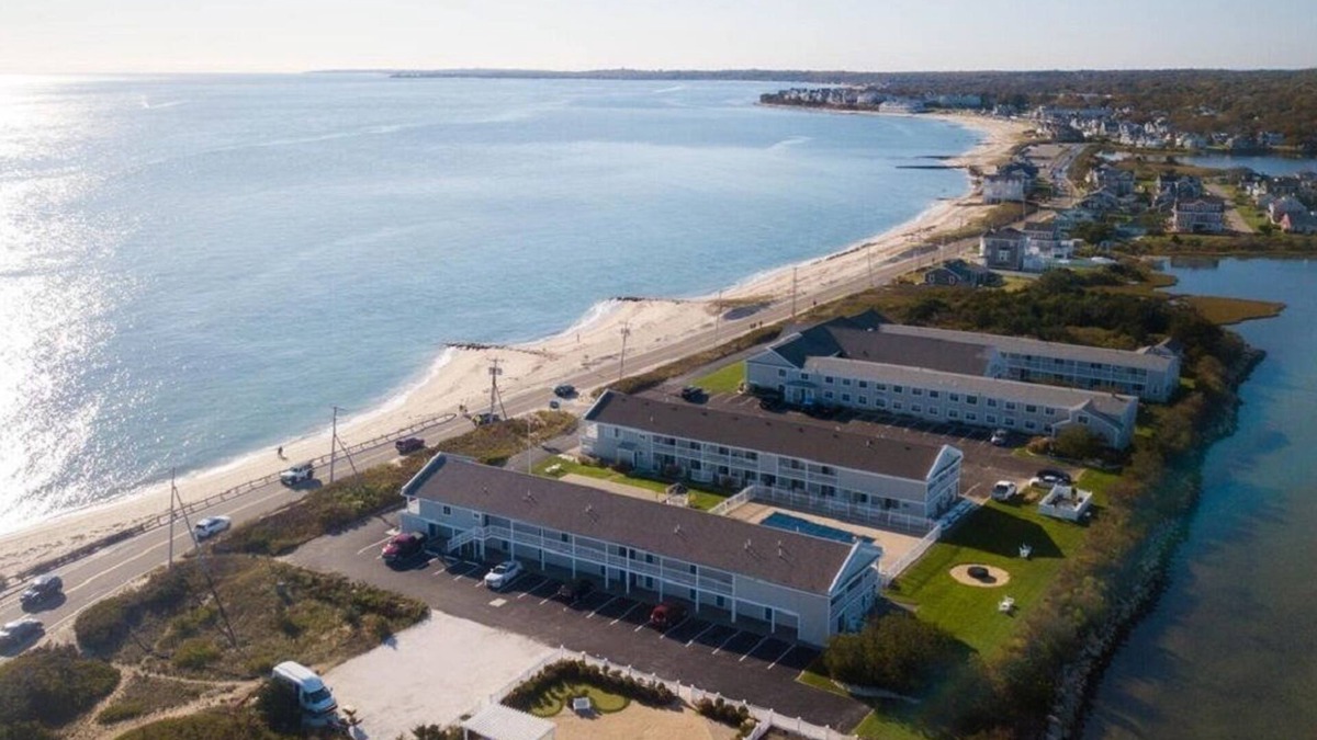 Mara Vista Resort | Deluxe suite at the oceanfront Surfside Resort