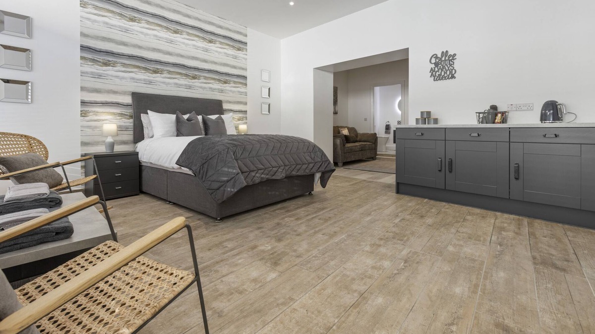 Ahoghill Hotel | Deluxe Suite - Sleeps 2