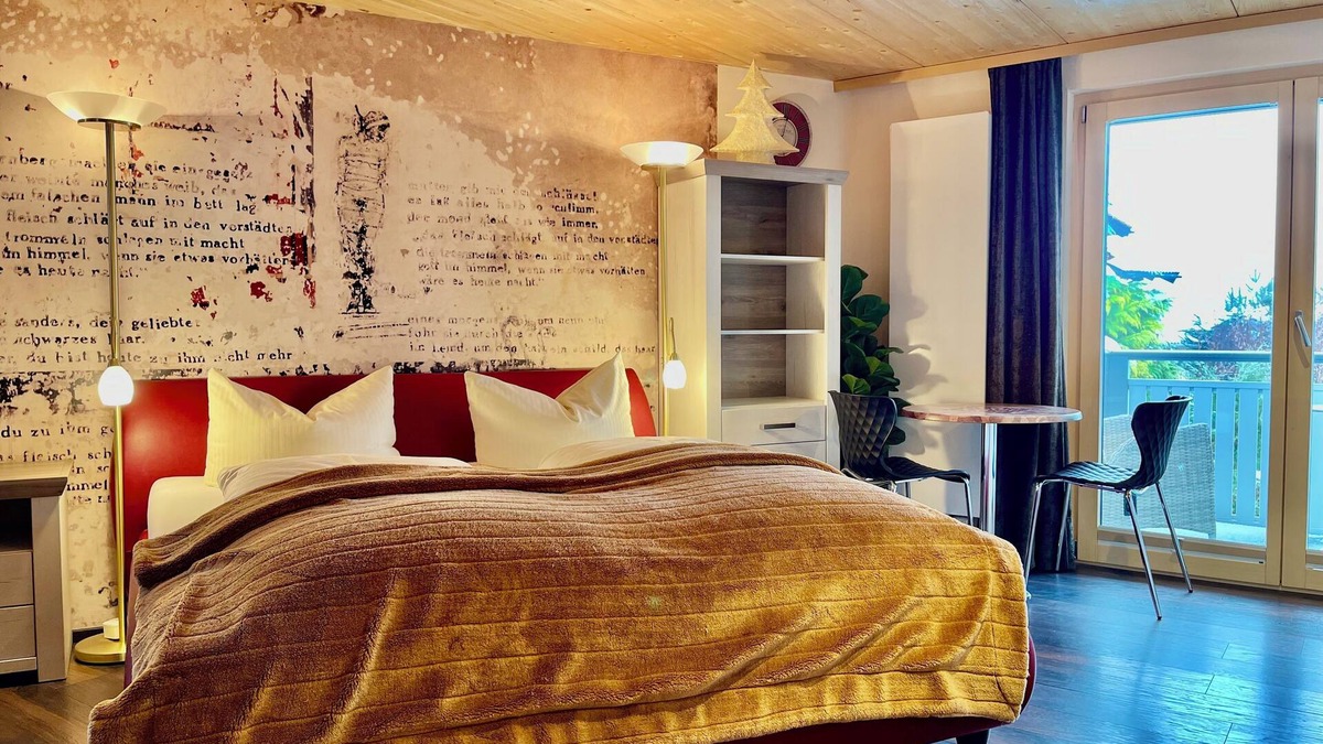 Bolsterlang Apartment | Deluxe triple room with balcony