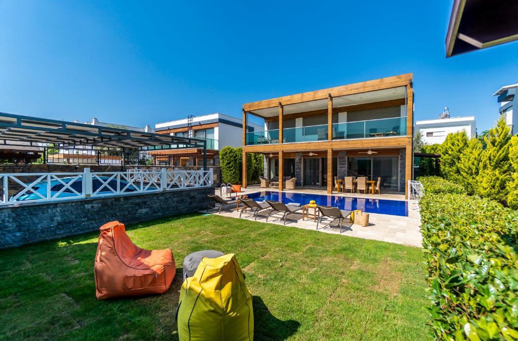 Bodrum City Center Villa | Deluxe Villa Emilie with Private Swimming Pool