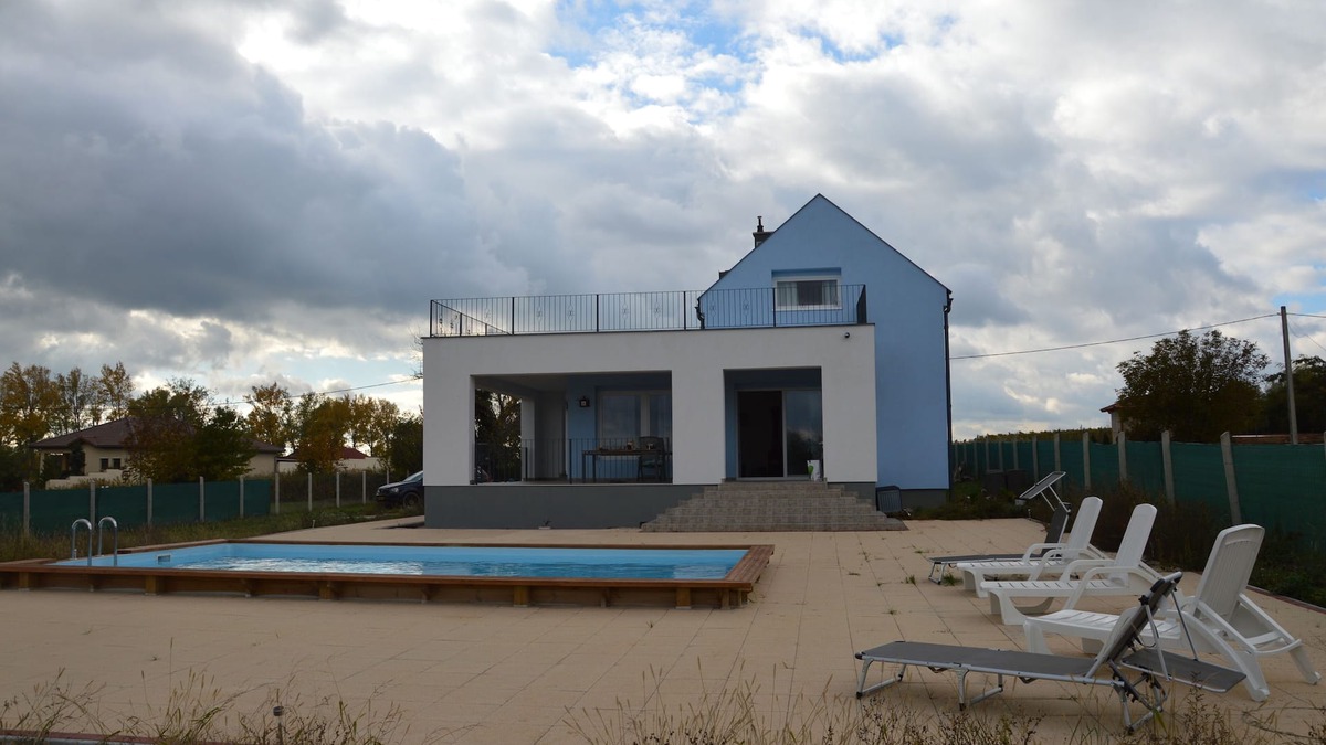 Nemesbuk Villa | Deluxe villa, large pool, wifi, sauna, jacuzzi, Bedrooms with air conditioning
