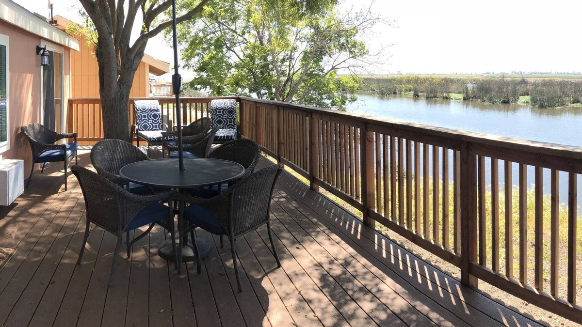 Stockton House | Deluxe "Waterfront" Vacation Bungalow on the River