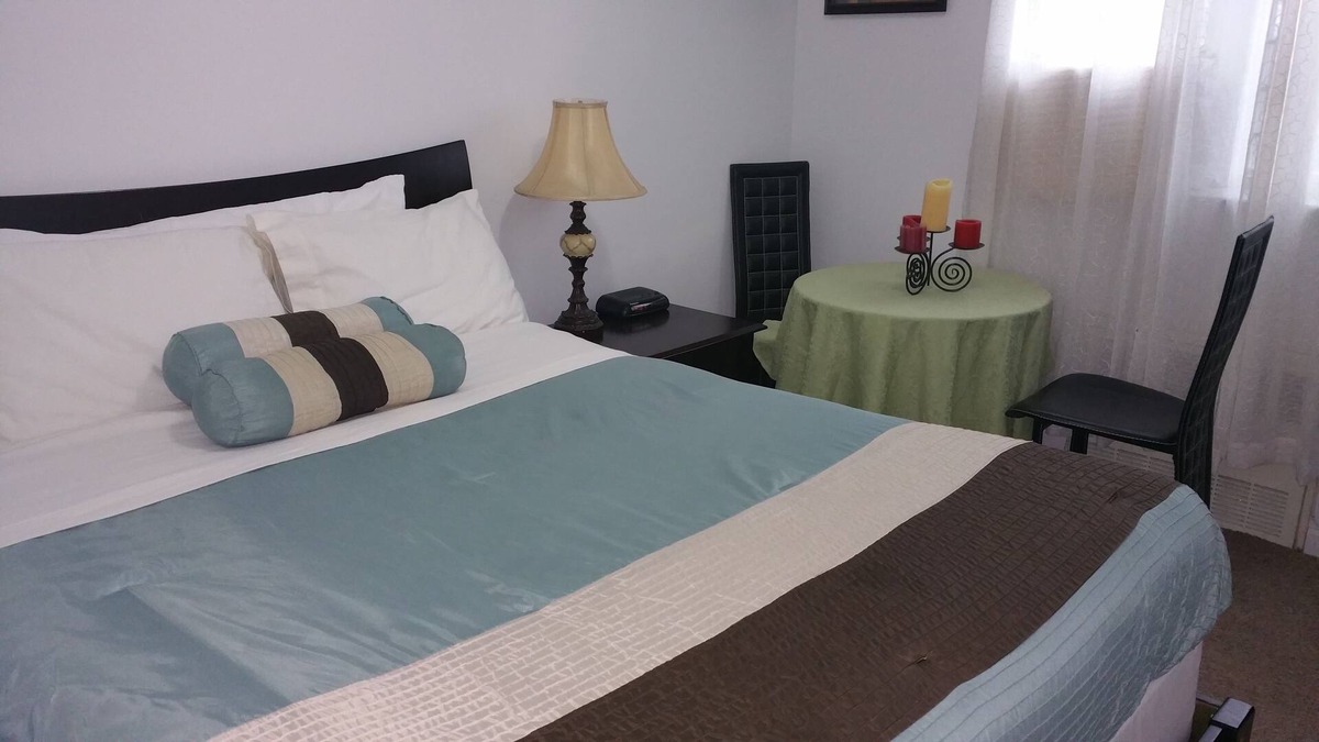 Canarsie House | Delz Bed & Breakfast
