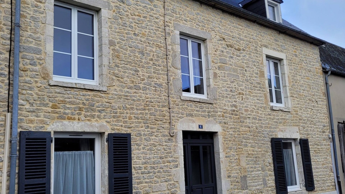 Sainte-Mere-Eglise House | Demeure Avec Spa, Espace Jeu, Babyfoot, Idéal Pour les Familles