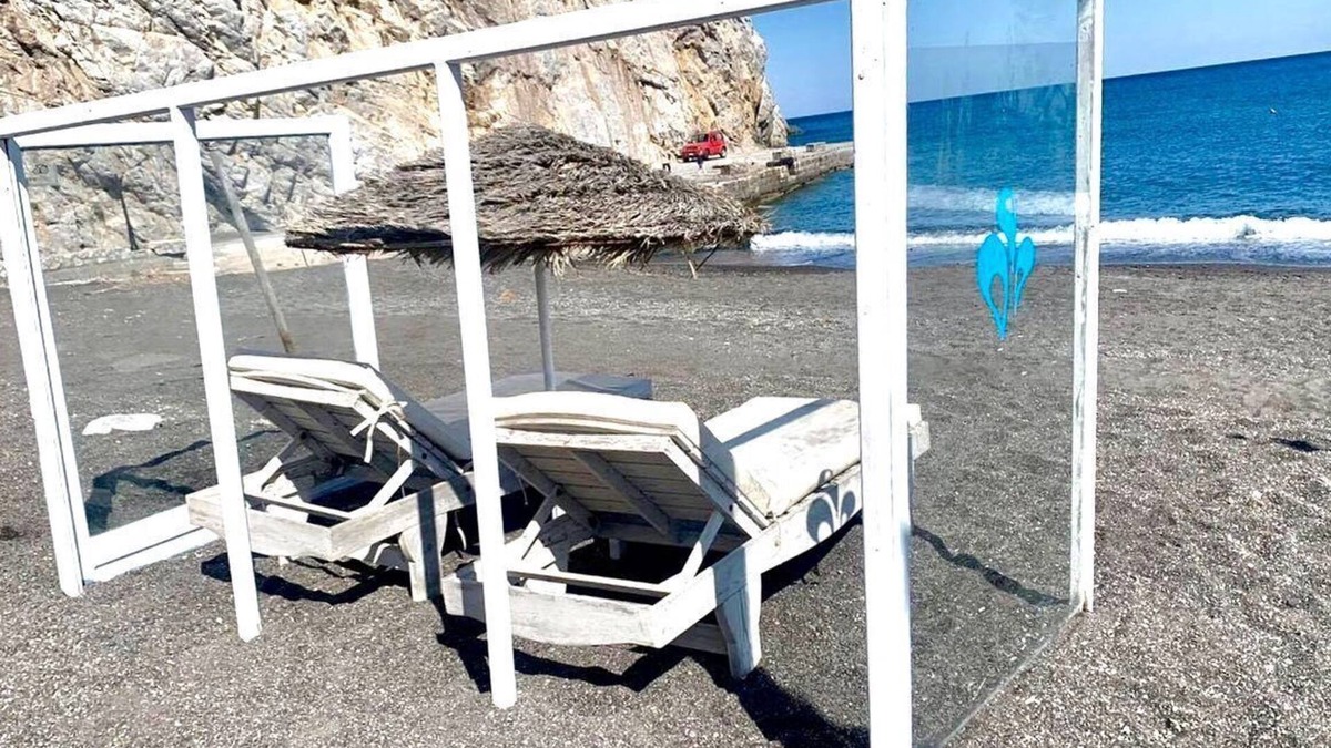 Perivolos Apartment | Demilmar Luxury Suites Black Beach Perissa Santorini