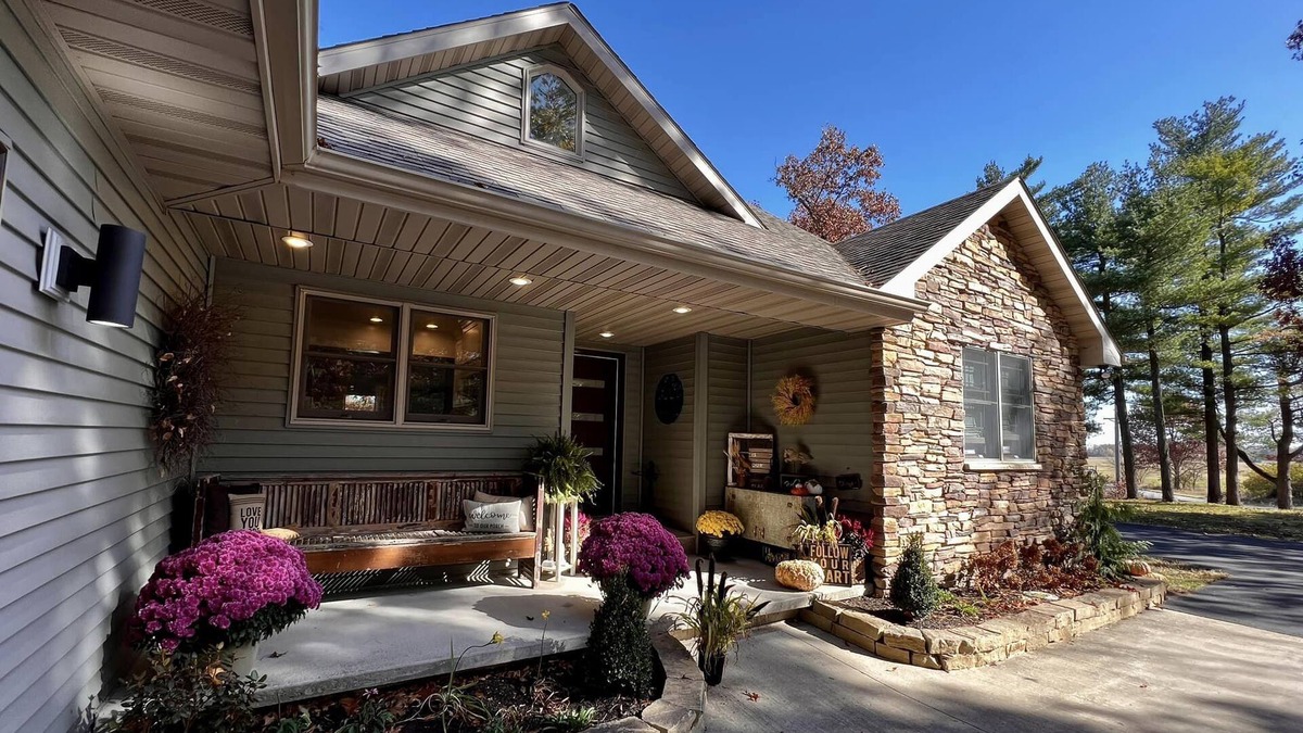Eagle Creek House | DeMotte Area Upscale, Secluded Home on 3.5 Acres w Firepit, Gym & Game Room
