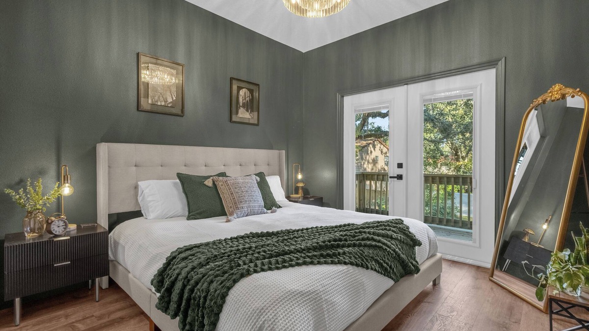 Lake Davis - Greenwood Apartment | Den on Daniels - Modern Elegance, Private Balcony Steps from Downtown Orlando