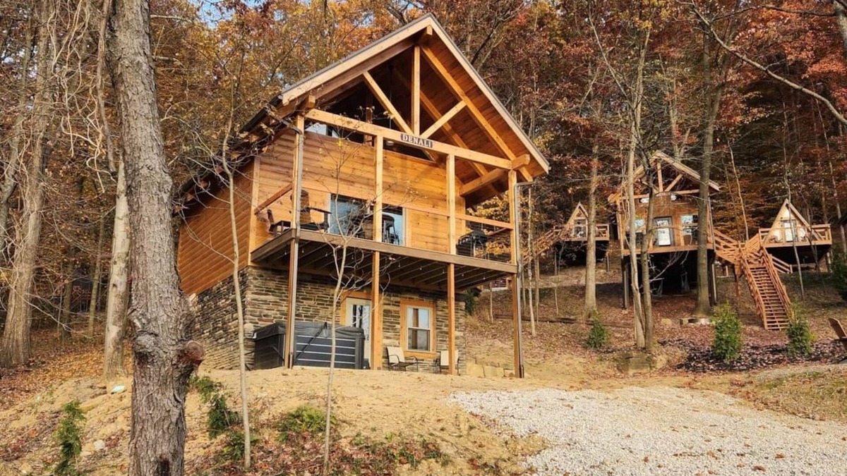 Scio Villa | Denali/Pet Friendly-Lakeview -Hot Tub-8 Person Lodge