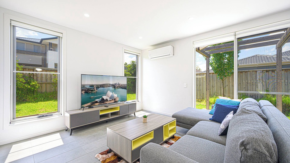 Leppington House | Denham Court Adorable 4Br house with Wifi &Parking