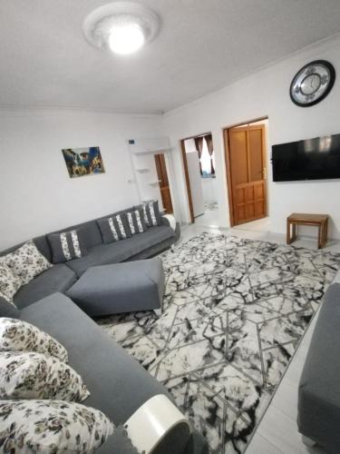 Gumuldur Apartment | DENİZE 40m DSI TMO Kamp yanı , AİLE İÇİN UYGUN Alkolsüz, 2 klima