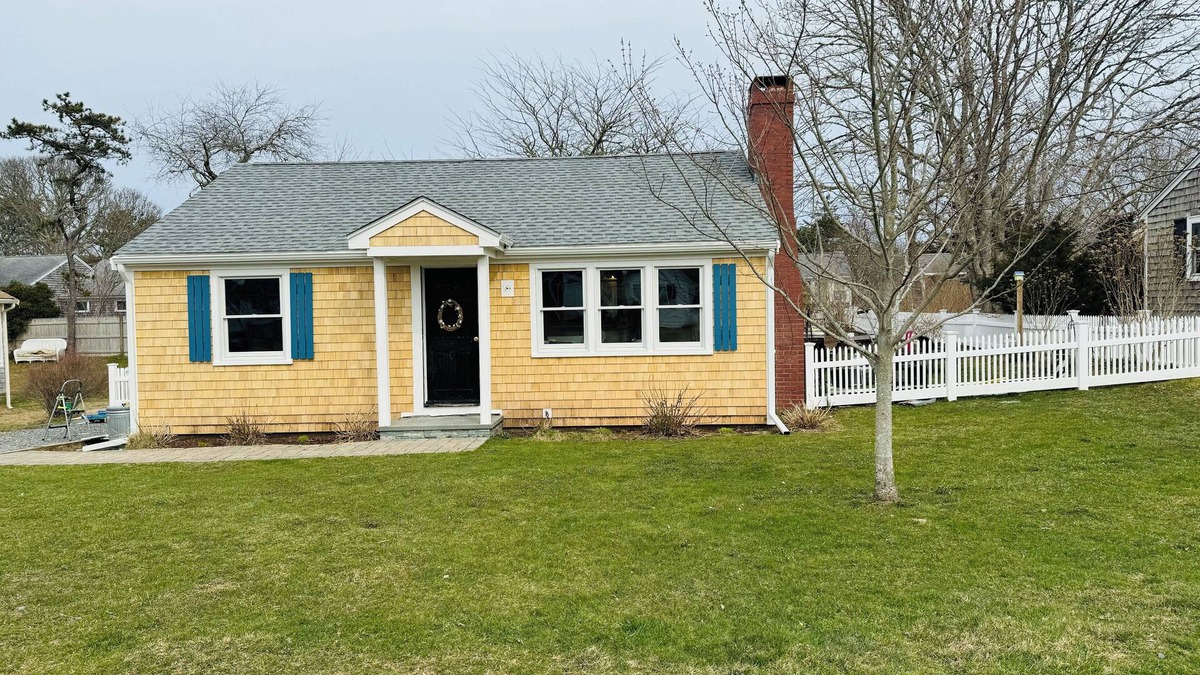 Dennis Port Cottage | Dennisport : Dog Friendly with a fenced in large yard. 1/2 mile from beach