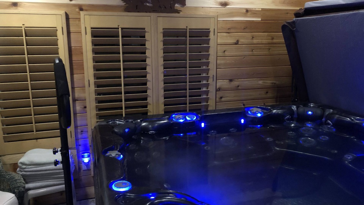 University Hills Apartment | Denver Blue Bear Romantic Spa Getaway: Private 1 BR Apartment with NEW Spa Room