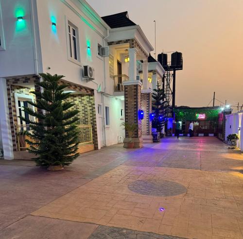Ishara Hotel | Denver Luxury Suites, Sagamu