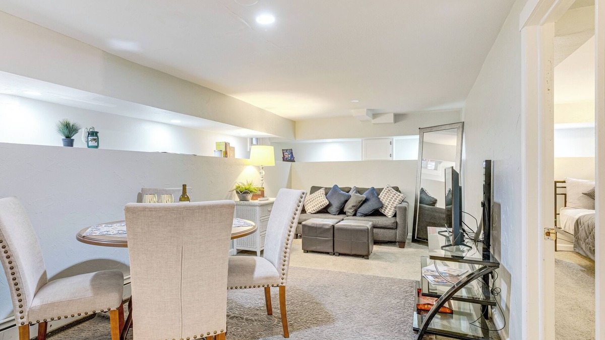 Cherry Creek Apartment | Denver Retreat in Cherry Creek: Walk to Dining!