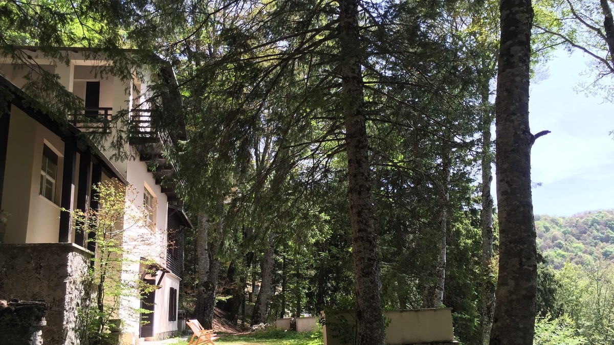 Terminillo Ski Chalet | Depandance of a historic villa set in a secular beech park