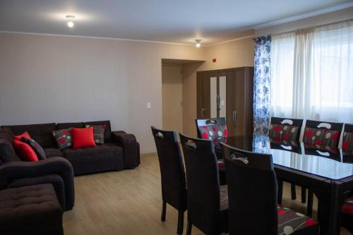 Surquillo Apartment | Departamento 100 m2 con luz natural Seguridad 24h